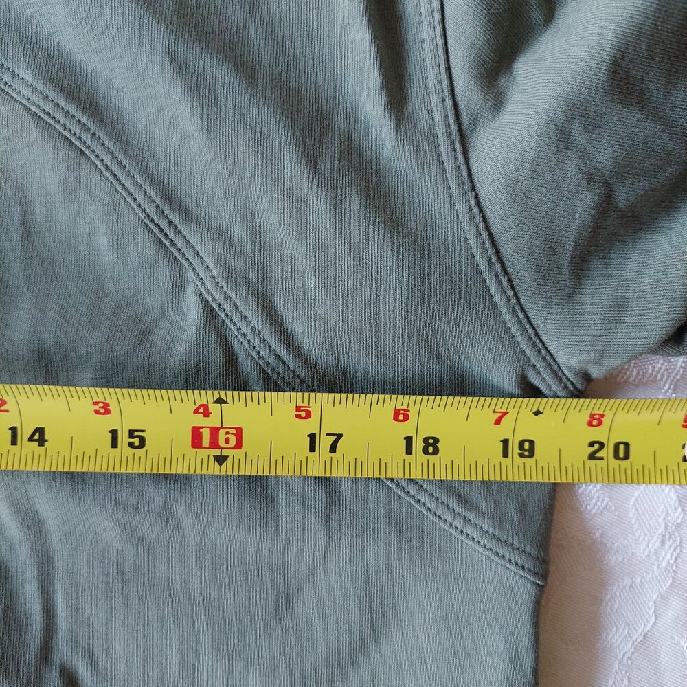 Lululemon Women's Size 6 LA Side Cinch T-Shirt, Green Twill - Picture 6 of 7